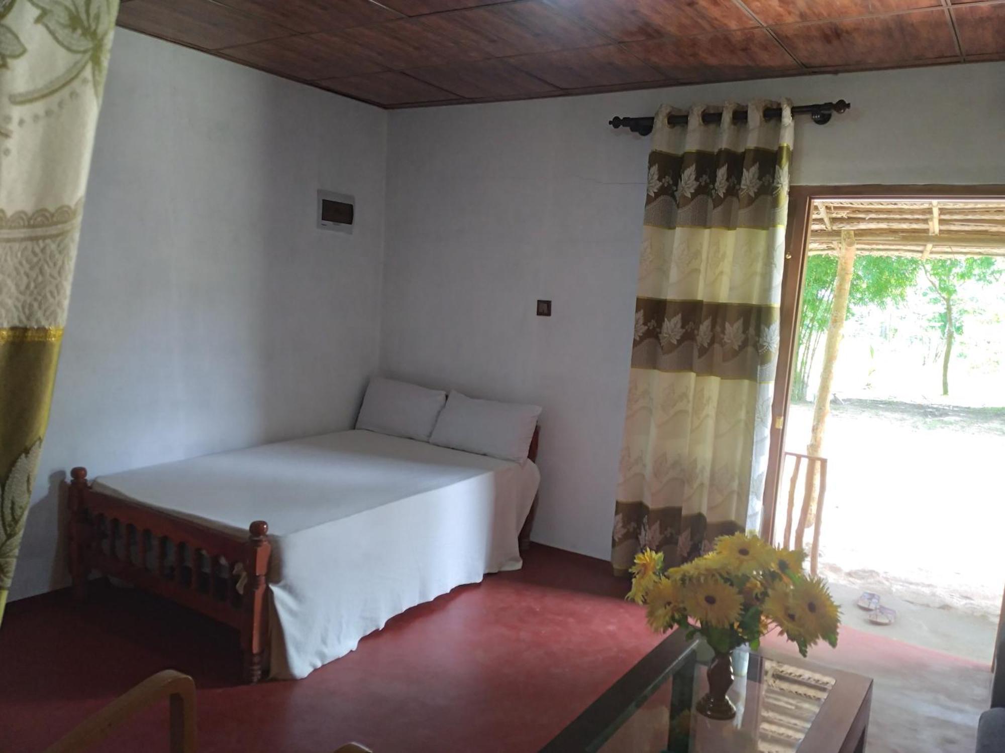 Soma Cabana, Homestay & Restaurant Tangalle Exteriör bild