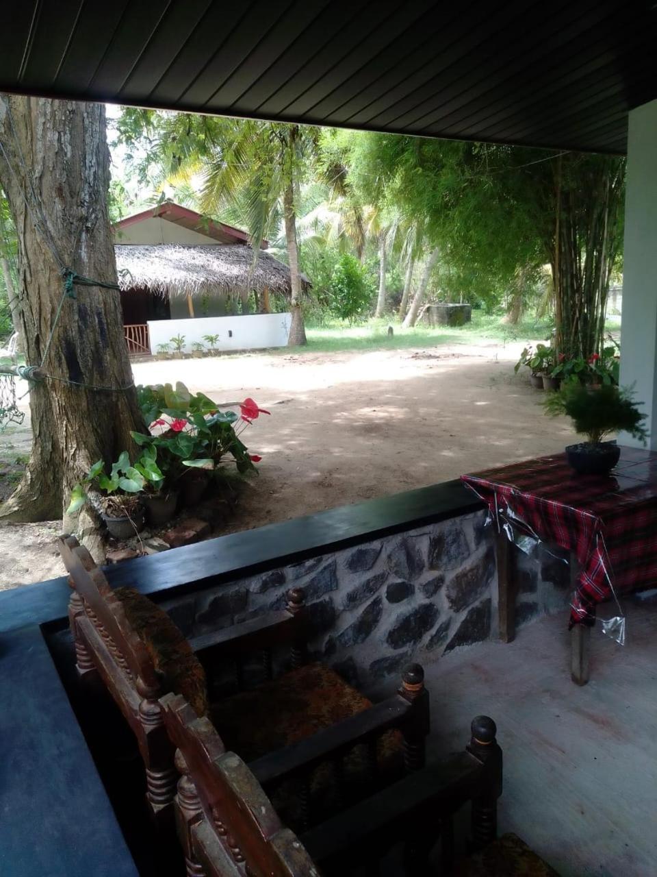 Soma Cabana, Homestay & Restaurant Tangalle Exteriör bild