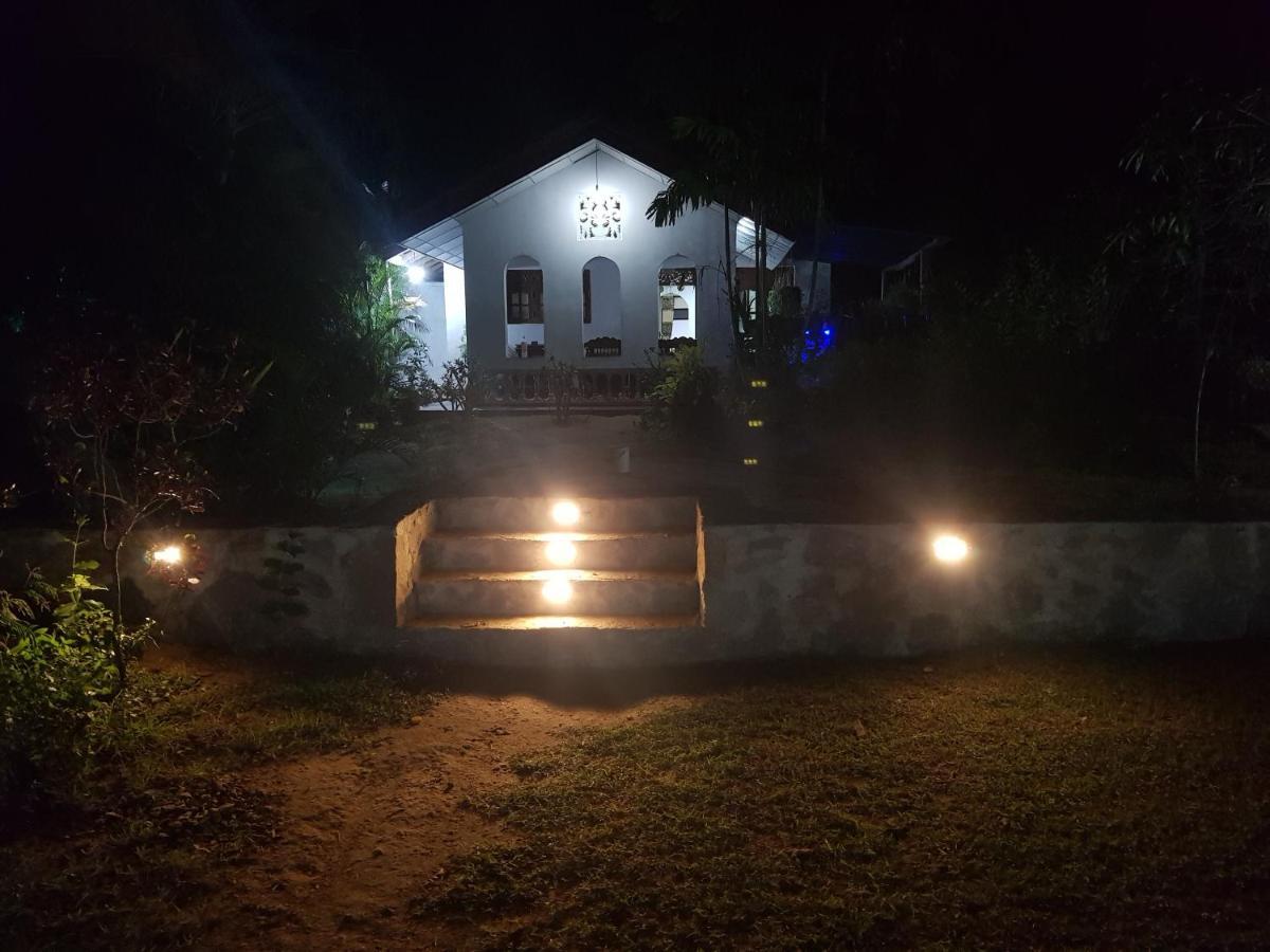 Soma Cabana, Homestay & Restaurant Tangalle Exteriör bild
